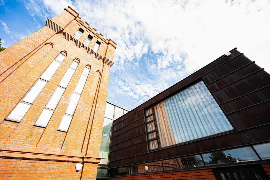 Luxury Water Tower I Roof Bar I Cinema Villa Кардиф Екстериор снимка