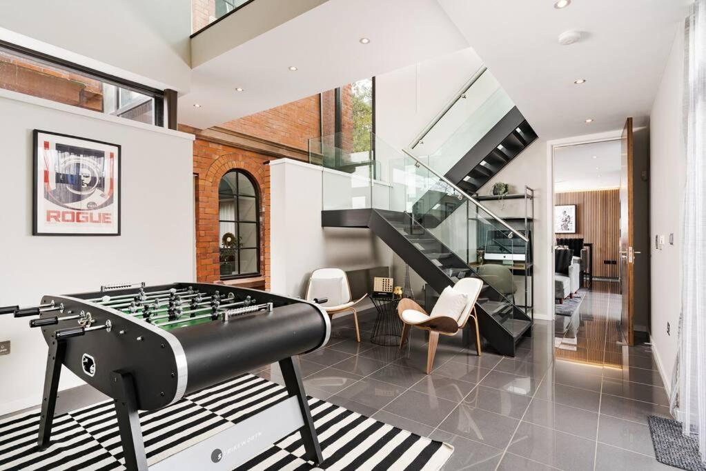Luxury Water Tower I Roof Bar I Cinema Villa Кардиф Екстериор снимка