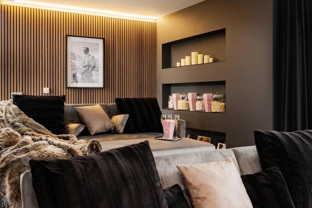 Luxury Water Tower I Roof Bar I Cinema Villa Кардиф Екстериор снимка
