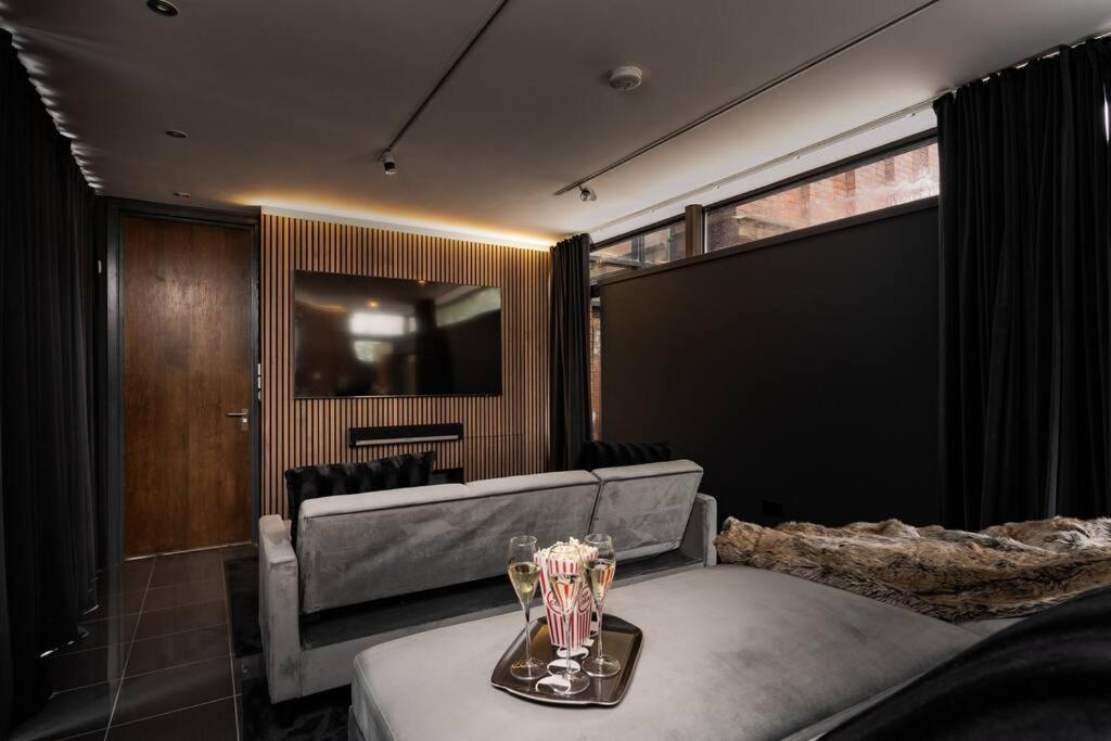 Luxury Water Tower I Roof Bar I Cinema Villa Кардиф Екстериор снимка