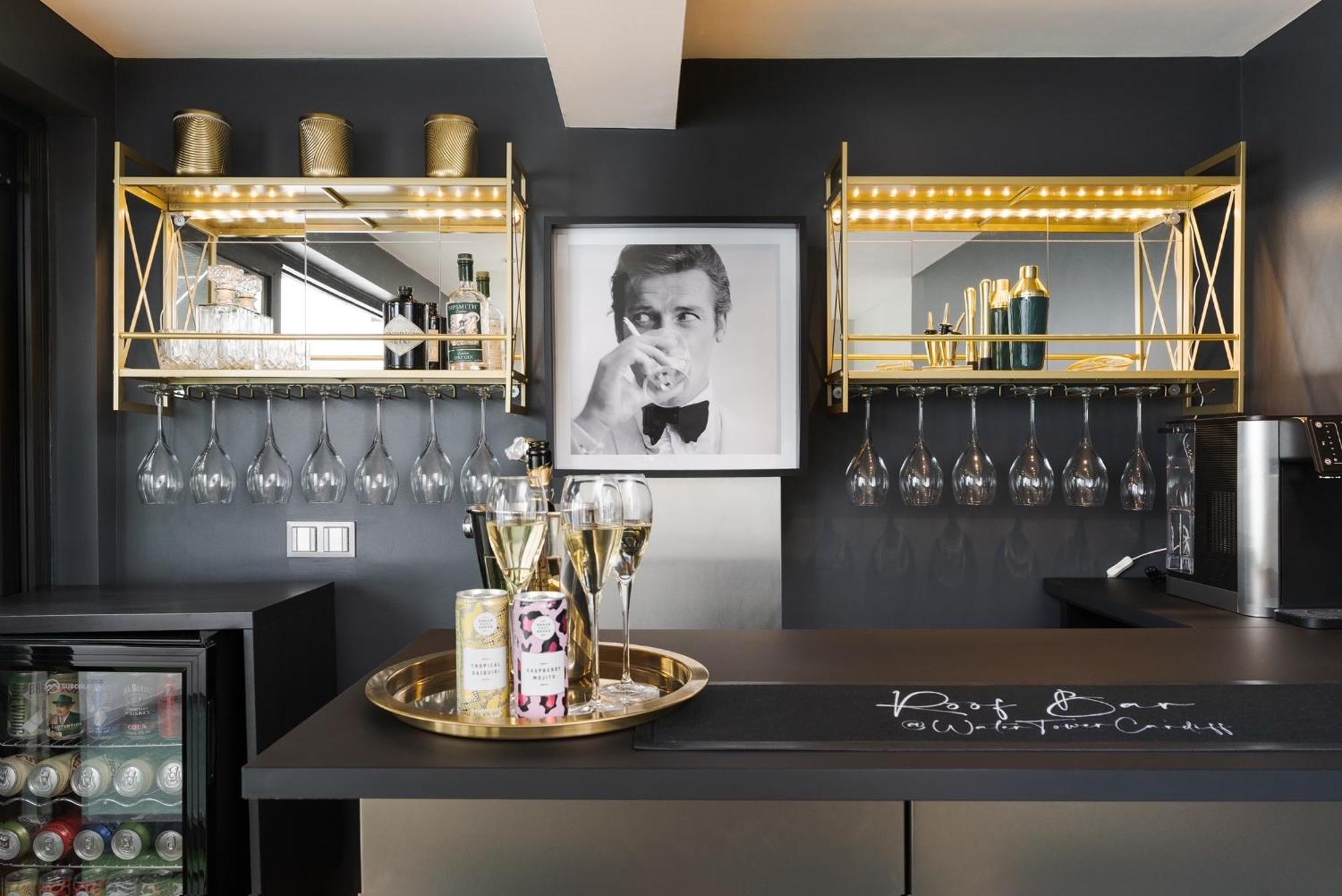 Luxury Water Tower I Roof Bar I Cinema Villa Кардиф Екстериор снимка